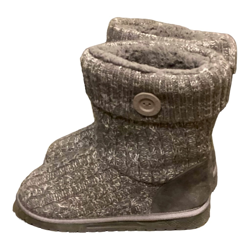 Essentials by Muk Luks women’s size 8 gray knit with fur lined winter boots